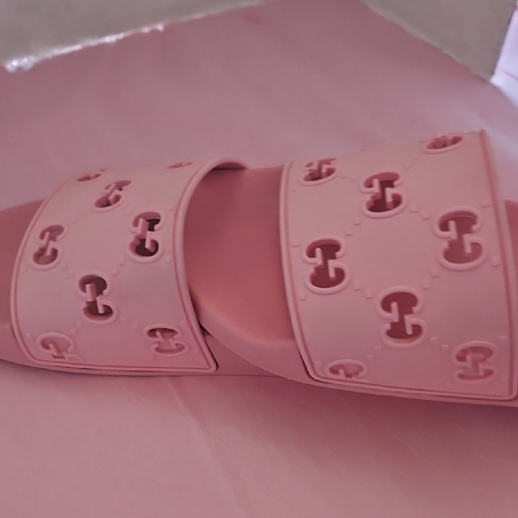 Gucci Blush Pink Logo Slides - Picture 6 of 16